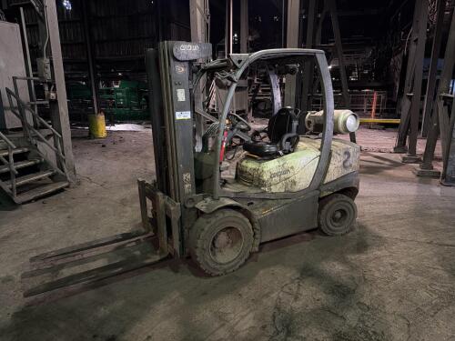 6,500lb Capacity Crown C-51050-65 Pneumatic Fork Lift