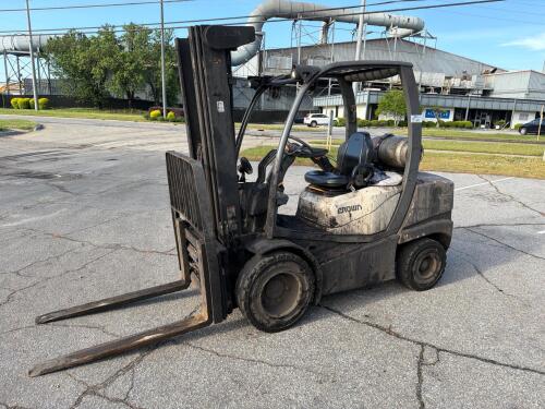 6,500lb Capacity Crown C-51050-65 Pneumatic Fork Lift