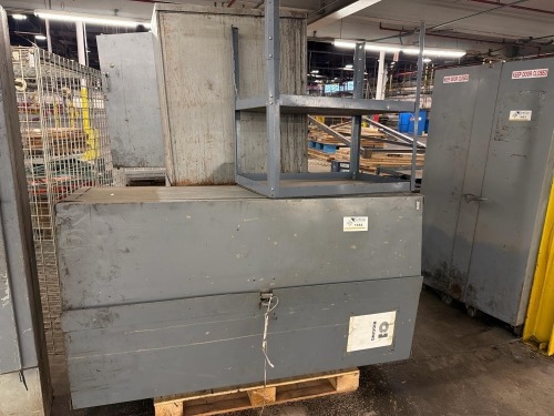 Storage cabinet, with work bench