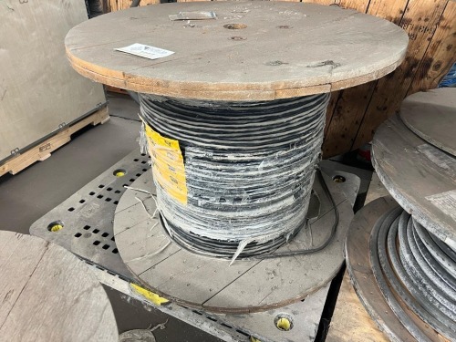 Large Industrial Electrical Cable Spool &ndash; Multi-Conductor Copper Cable on Wooden Reel