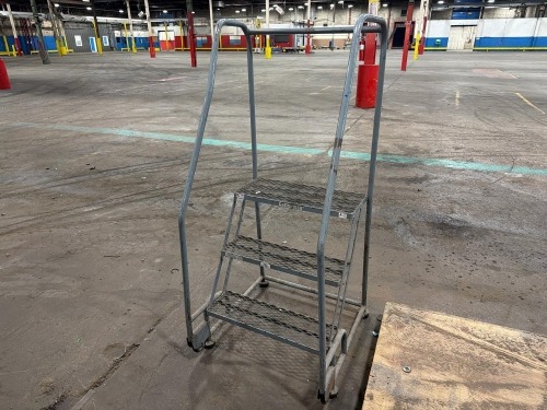 Rolling warehouse ladder