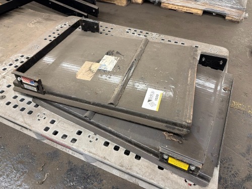 (2) Heavy-duty mounting brackets