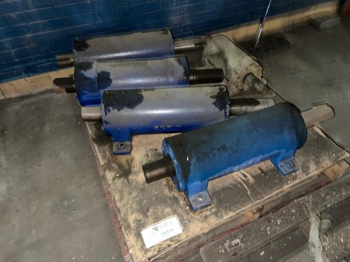 (4) Dodge Conveyor Roller / Drum Assemblies with Shaft Ends & (1) Unbranded Roller Assembly
