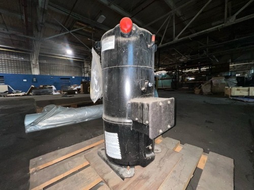Ingersoll Rand Nirvana N11 Rotary Screw Air Compressor, 15 HP, Enclosed Vertical Unit with Integrated Base