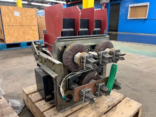 Siemens-Allis Low Voltage AC Power Circuit Breaker Type LA-600A 600A Frame w/ Static Trip II
