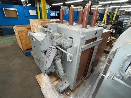 General Electric Magne-Blast Circuit Breaker AM-13.8-500-7H 15kV 1200A 3PH 60Hz (On Casters)