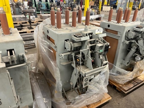 General Electric Magne-Blast Circuit Breaker Type AM-13 8-500-3ML 1200A 13.8kV ML-11B