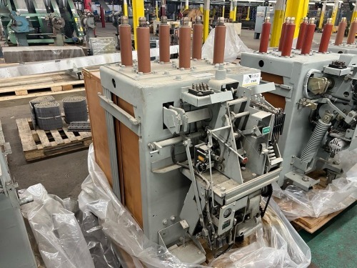 General Electric Magne-Blast Circuit Breaker Type AM-13 8-500-3ML 1200A 13.8kV ML-11B