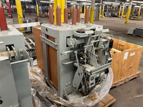 General Electric Magne-Blast Circuit Breaker AM-13.8-500-3ML 13.8kV 1200A ML-11B