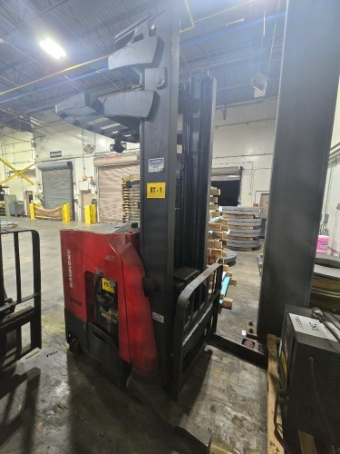 Raymond #750-R35TT 3500 lb Electric Forklift - Missing Front Right Wheel