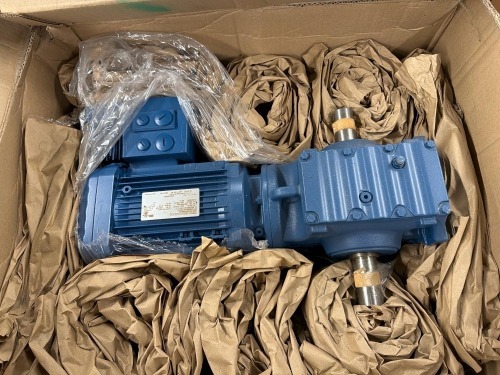 SEW-EURODRIVE industrial electric motor with an integrated gearbox (Appears new & unused)
