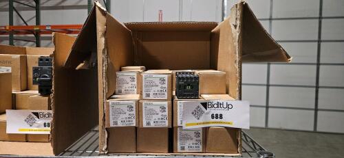 Assorted Noark Ex9CS09D10B 9-Amp (AC-3) Miniature IEC Contactors