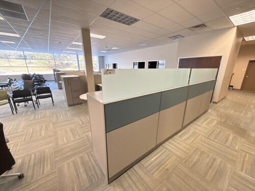 Cubicles / Office Chairs