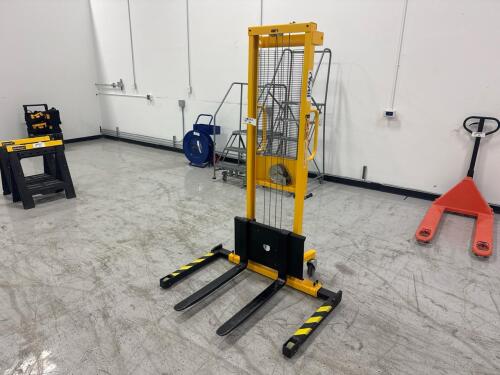 manual hand winch pallet stacker