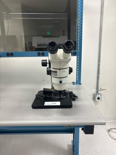 Nikon SMZ800 Stereo Zoom Microscope with C-W10xB/22 Eyepieces and Pole Stand