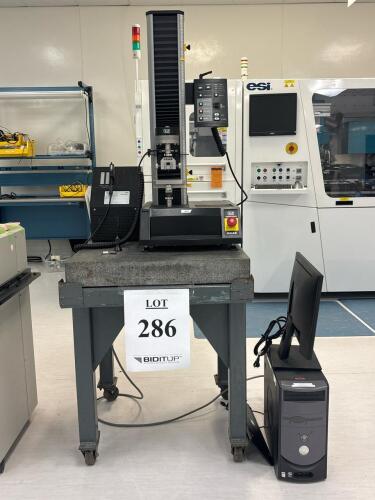 Instron 5542 Universal Testing Machine, 500 N Capacity, Includes PC and Monitor