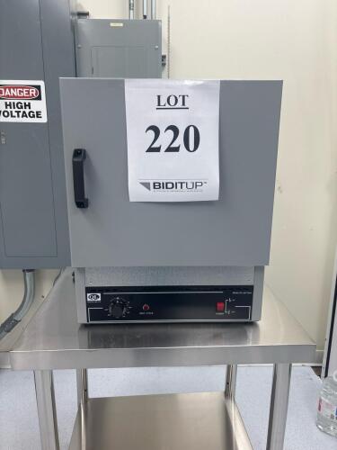 Quincy Lab 30GC Gravity Convection Oven, 3.2 cu ft, 1200W, 115V, 3 Shelves, UL Listed, G3-015505