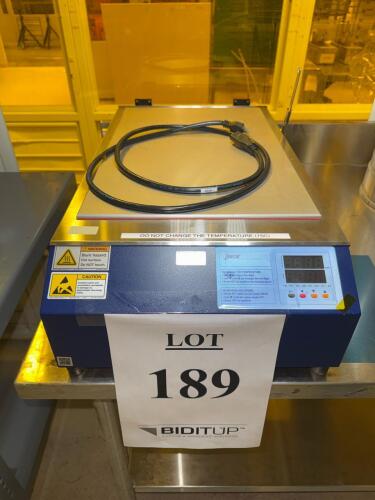 TECA AHP-2700CPV Thermoelectric Cold/Hot Plate, 690W Capacity, 13.3" x 20.3" Surface