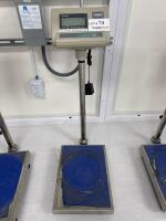Global Industrial Electronic Platform Scale, 330 lbs Capacity, 24" x 24" Platform