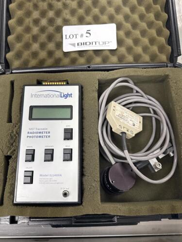 International Light Technologies IL1400A Radiometer/Photometer with Probe and Case