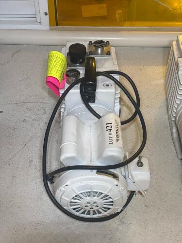 Leybold-Heraeus Trivac D8A Dual Stage Rotary Vane Vacuum Pump, 7 CFM, 1 HP GE Motor