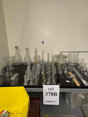 Large Assorted Laboratory Glassware & Digital pH Meter, Pyrex, KIMAX, Thermo, 10&ndash;5000mL