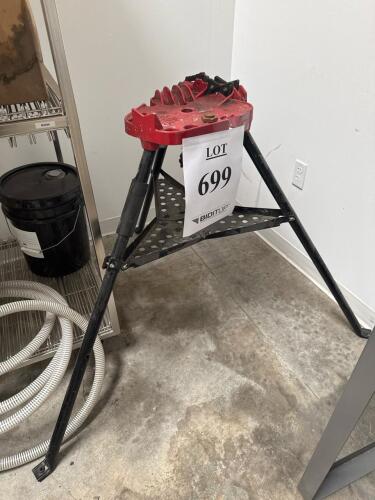 Reed R450+ Tripod Pipe Stand Vise, USA, 1/8&ndash;6" Capacity, Foldable Legs