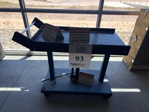 WESCO HYDRAULIC LIFT TABLE 1000LBS MODEL: LT-10-1836L (LOCATION: BACKROOM GIGAFACTORY)