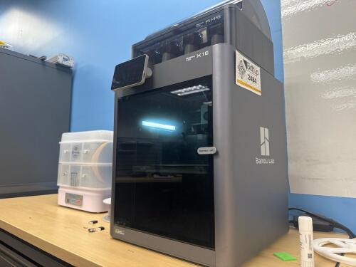 3D printer with material system