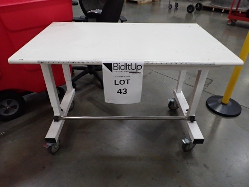 ROLLING WORK TABLE 48x30x34in