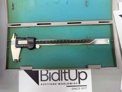 Mitutoyo Digimatic Caliper Code No. 500-197 Model No.CD- 8" CS