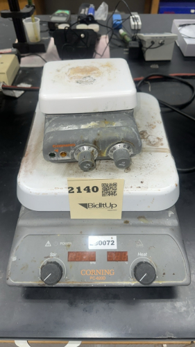 LOT (2) CORNING HOT PLATES, (1) PC-620D and (1) PC-220