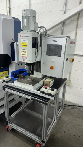 GRANT RIVETERS OVRBITAL RIVETING MACHINE WITH UNITRONICS V570 SCREEN