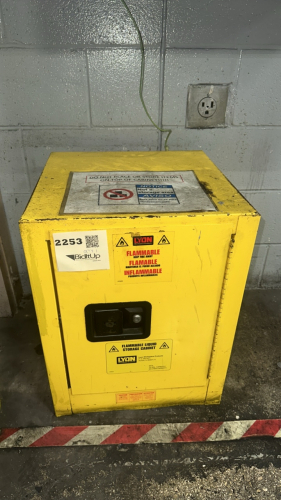 LYON 12 GAL. FLAMMABLE LIQUID STORAGE CABINET,