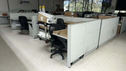 LOT MODULAR WORK STATIONS AND OFFICE CHAIRS, (2) 6-PERSON , (1) 1-PERSON, AND (8) OFFICE CHAIRS