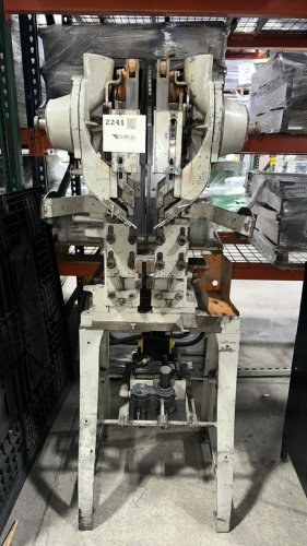 CHICAGO RIVET PNEUMATIC RIVET SETTING MACHINE