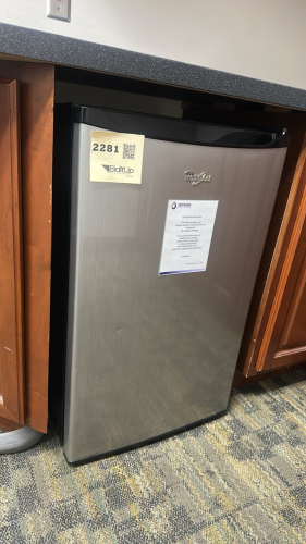SMALL WHIRLPOOL REFRIGERATOR, 20" L X 21 1/2" D X 32 1/2" H