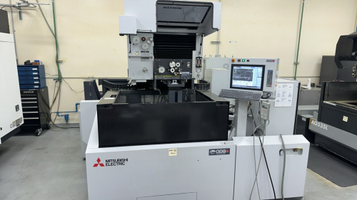 Mitsubishi MV2400R Electric Discharge Machine, Serial No: 05DR2426, 7716 lbs