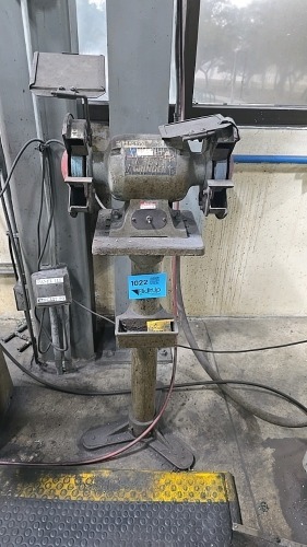 Delta 6&rdquo; Dual Bench Grinder With Pedestal