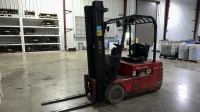 Raymond 445-C35TT Sit Down 3 Wheel Electric Forklift, 3,500 lb Capacity, 36V Battery, 7501 Hours - 2