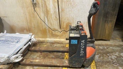 Toyota 8HBW23 Electric Pallet Jack With Built-In Charger