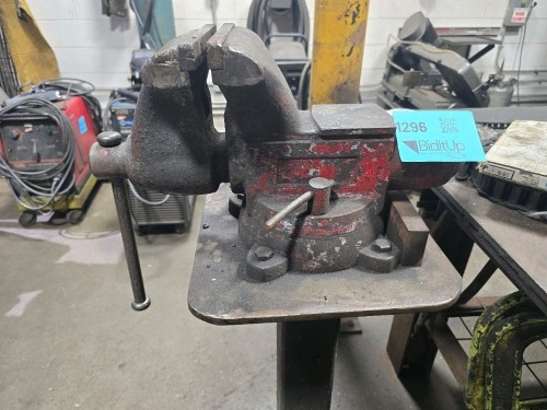8" Jaw Bench #1780 Vise With Pedestal