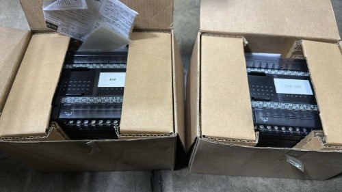 Lot (2) OMRON Safety Controllers