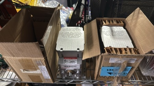 Lot of (2) Honeywell Modutrol IV Motors
