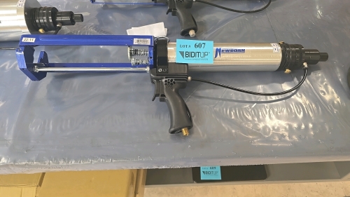 Newborn #830A30 Pneumatic Caulk Gun - NEW, UNUSED