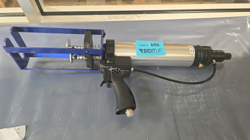 Newborn #VR400A83 Pneumatic Caulk Gun - NEW, UNUSED