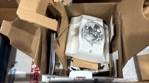 LOT (34) SYSTEM SENSOR SPECTRALERT ADVANCE P2WK-P HORN/STROBE 2W STD CD WHITE OUTDOOR