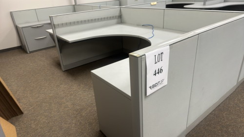 4- PERSON MODULAR WORK STATIONS