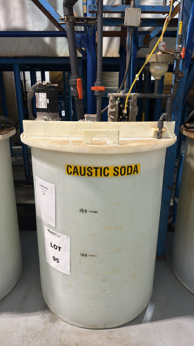 200 GAL TANK WITH MIXER AND ARO DOUBLE DIAPHRAGM PUMP (LOCATION: PLANT 5, 48668 Alpha Dr, Wixom, MI 48393)