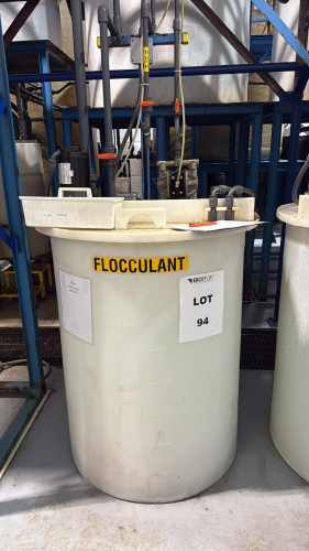 200 GAL TANK WITH MIXER AND ARO DOUBLE DIAPHRAGM PUMP (LOCATION: PLANT 5, 48668 Alpha Dr, Wixom, MI 48393)